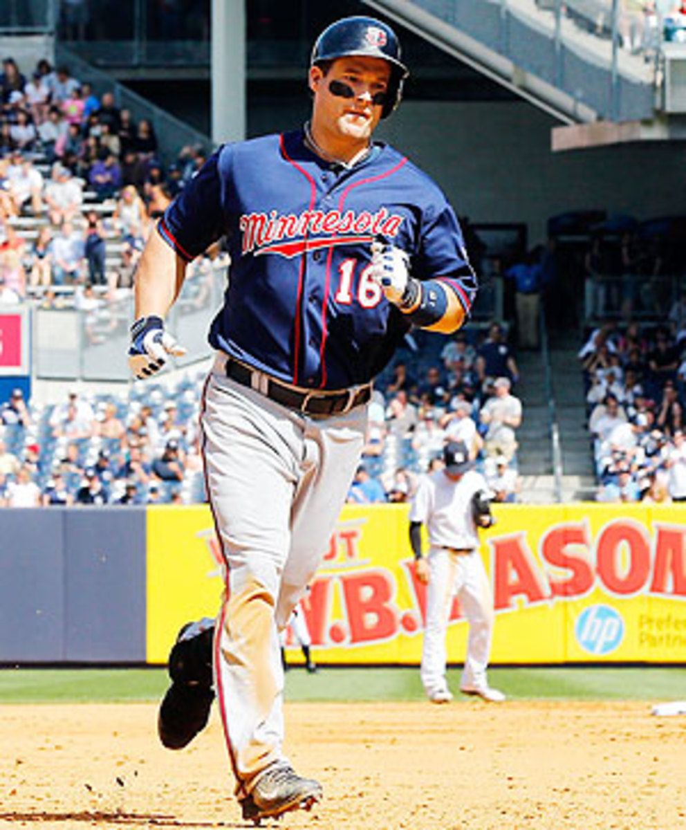 Josh Willingham silenced the Yankee Stadium crowd with a ninth-inning homer in Sunday's 7-2 win.