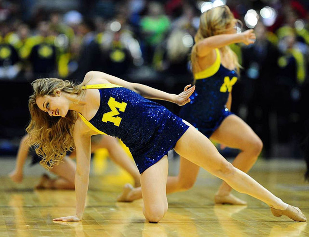 140324144926-michigan-cheerleaders-op6x-53454-mid-single-image-cut.jpg