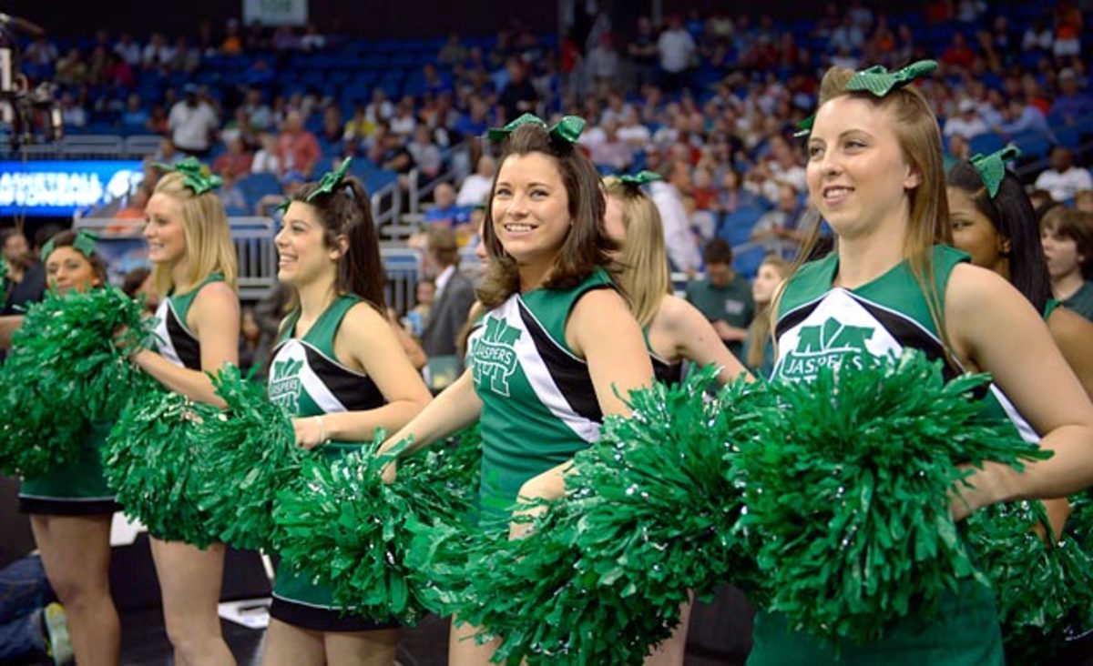 140324144804-manhattan-cheerleaders-143e7f81830f4b5aa61d0d5082432cc9-0-single-image-cut.jpg