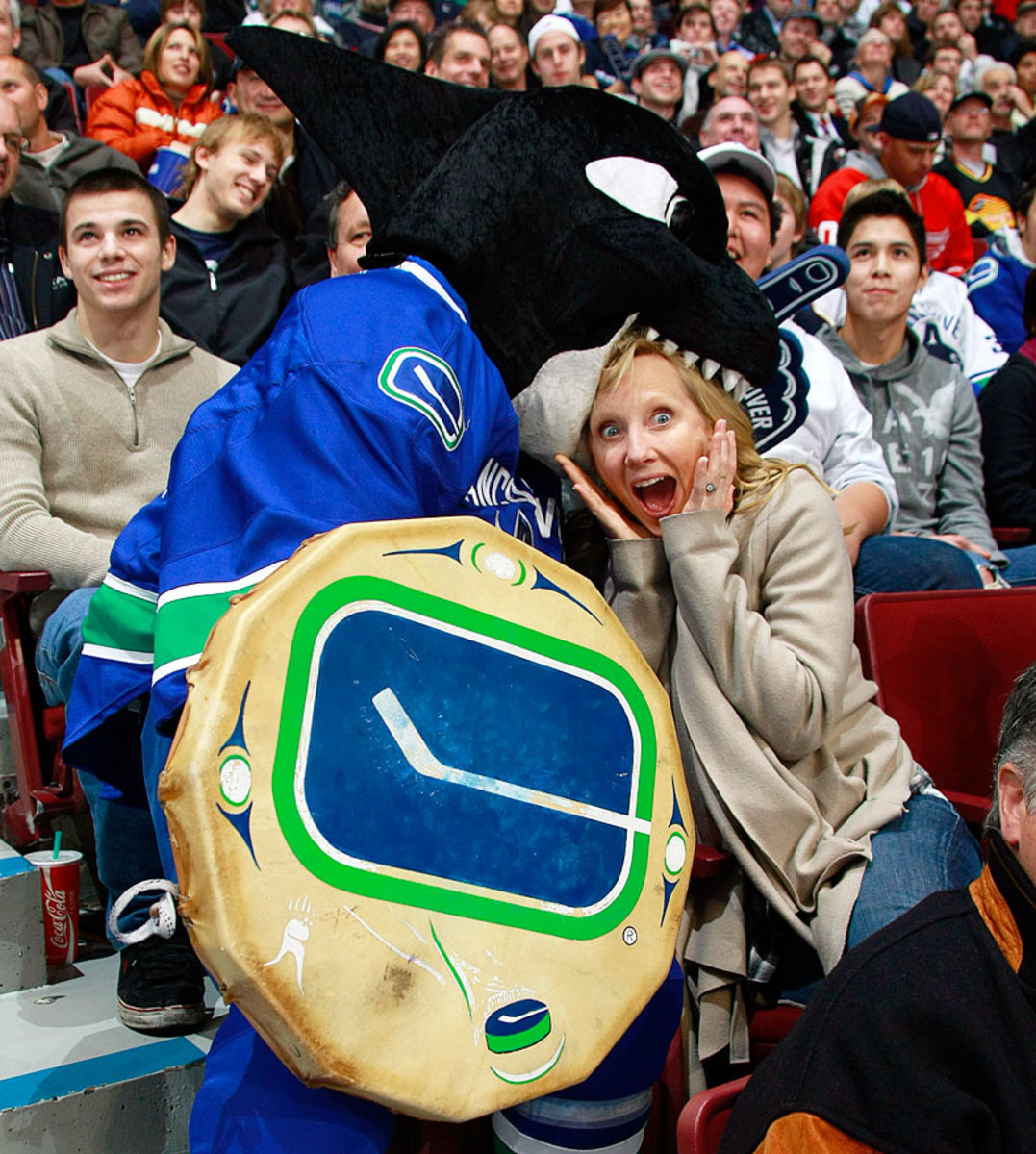 canucks-mascot-fin-anne-heche.jpg
