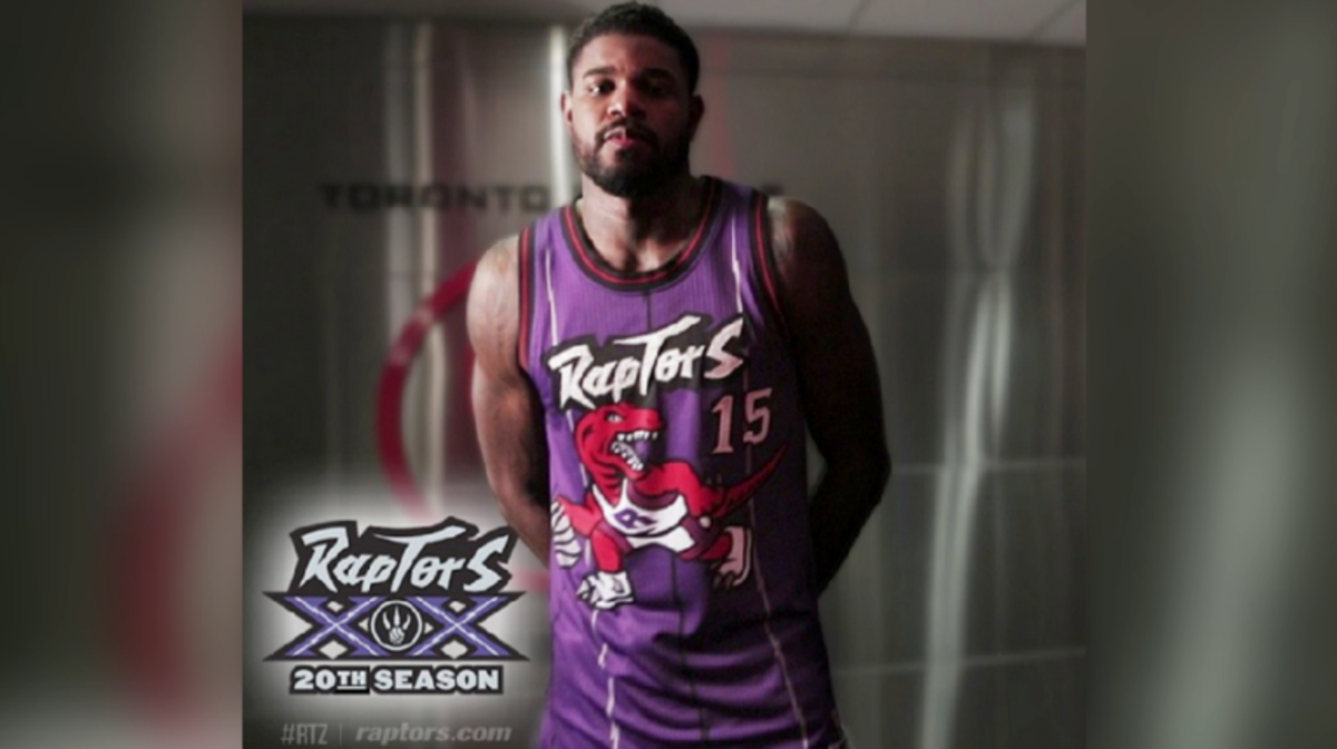 SI Now: 90's fashion returns with throwback Raptors jersey