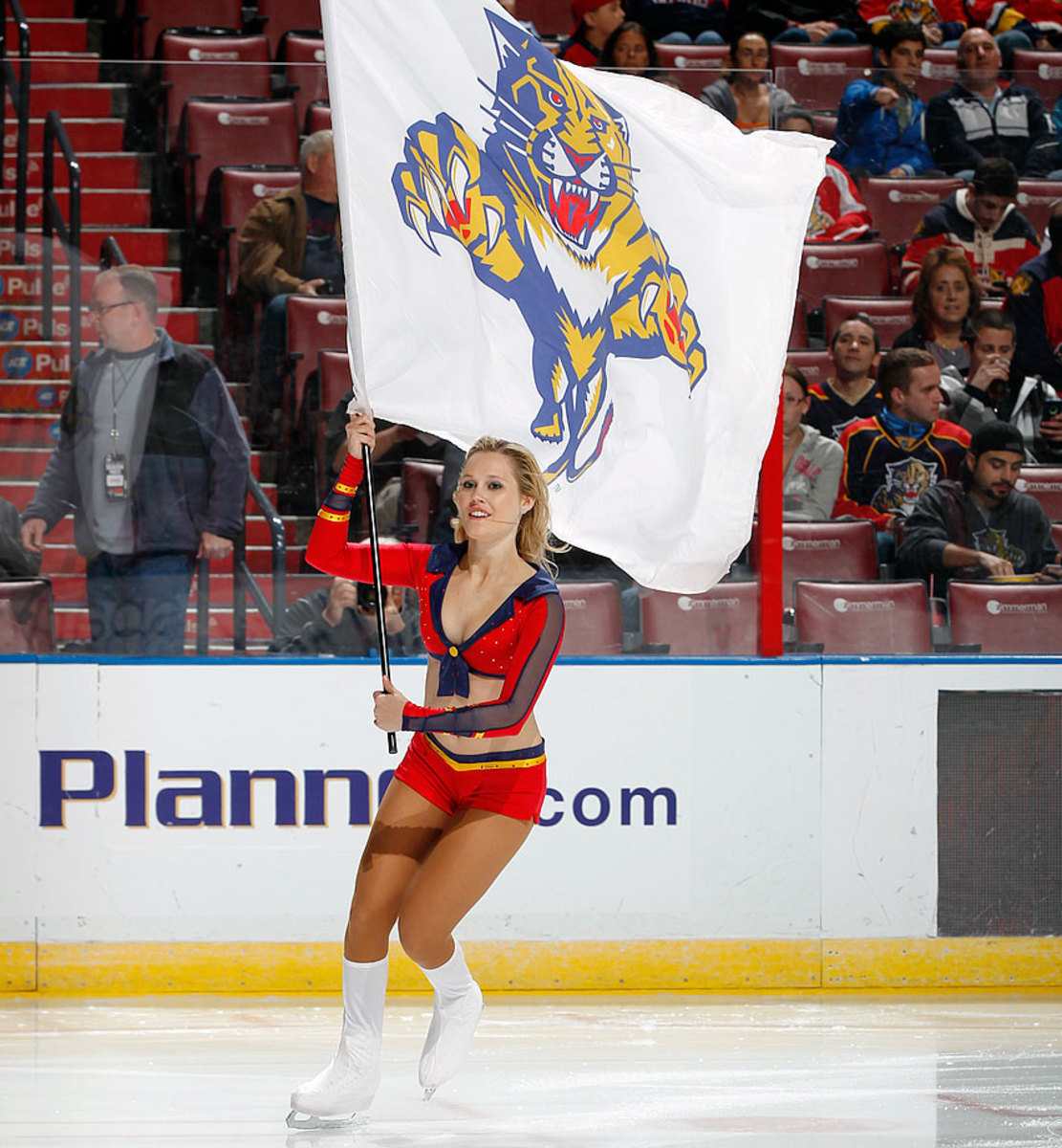 florida-panthers-lady-panthers-ice-girls-160703421.jpg