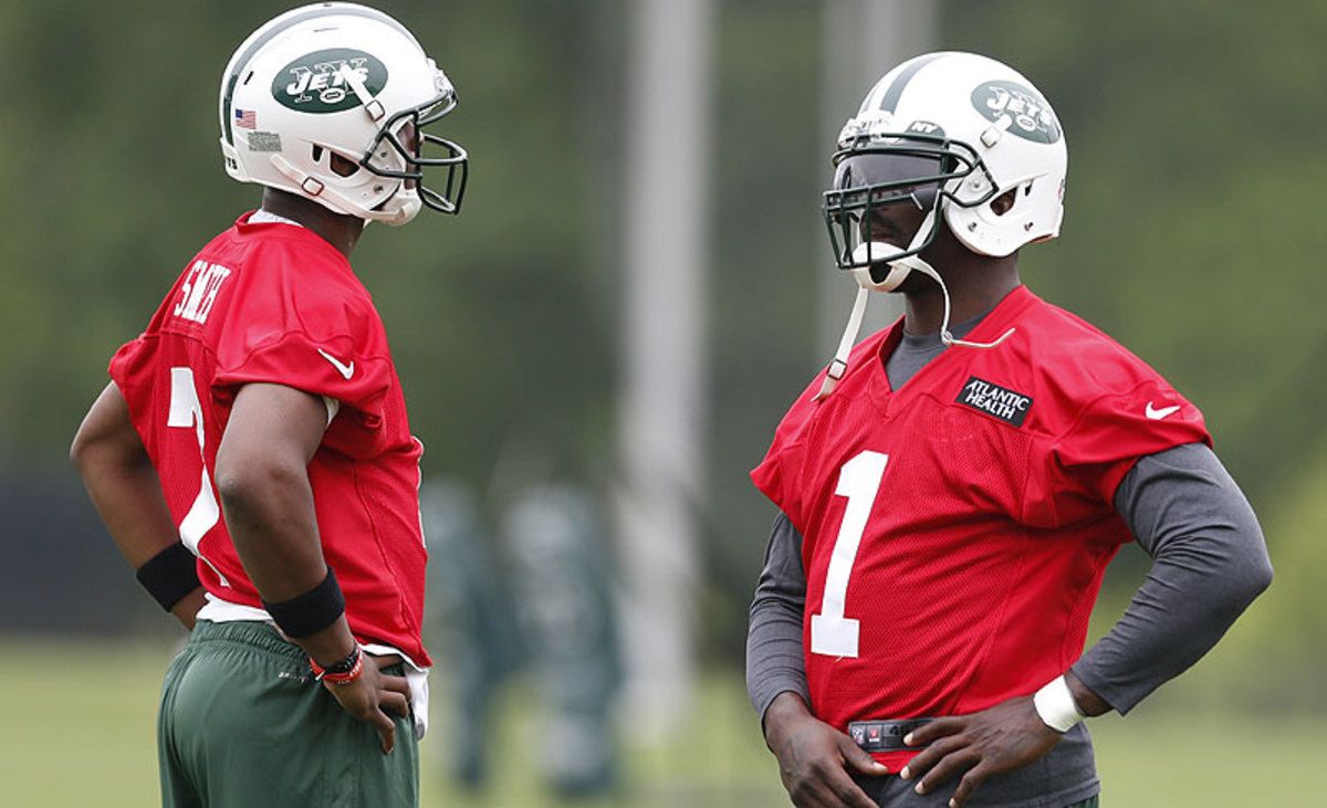 Geno Smith and Michael Vick will battle for the starting quarterback job when the Jets open training camp in July. (Julio Cortez/AP)