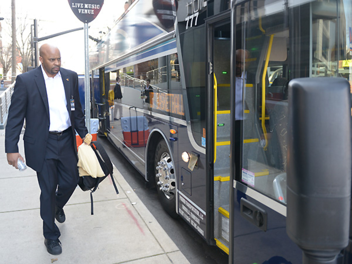 Cal hires Cuonzo Martin, who will need to work quickly in competitive