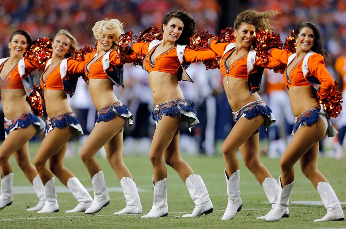 Denver-Broncos-cheerleaders-AP608829371795_1.jpg