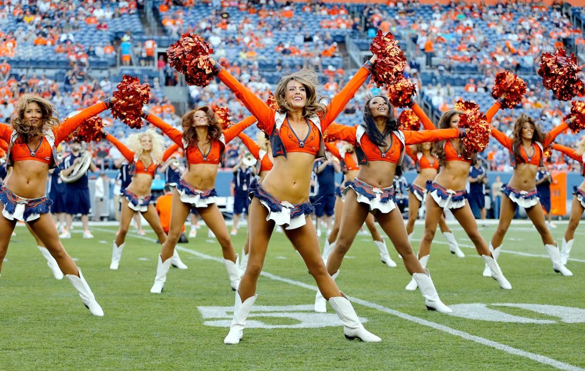 Denver-Broncos-cheerleaders-AP735604673535_13.jpg