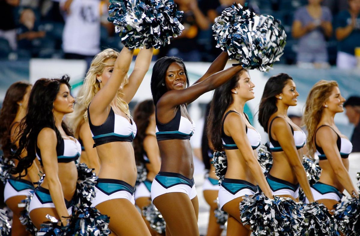 Philadelphia-Eagles-cheerleaders-AP392012847010_19.jpg