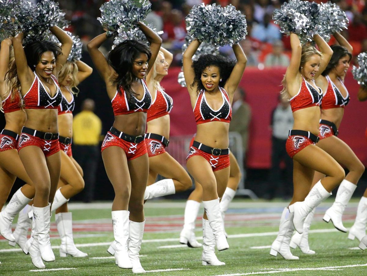 Atlanta-Falcons-cheerleaders-AP578974500917_15.jpg