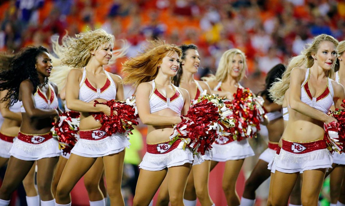 Kansas-City-Chiefs-cheerleaders-AP472410603266_0.jpg