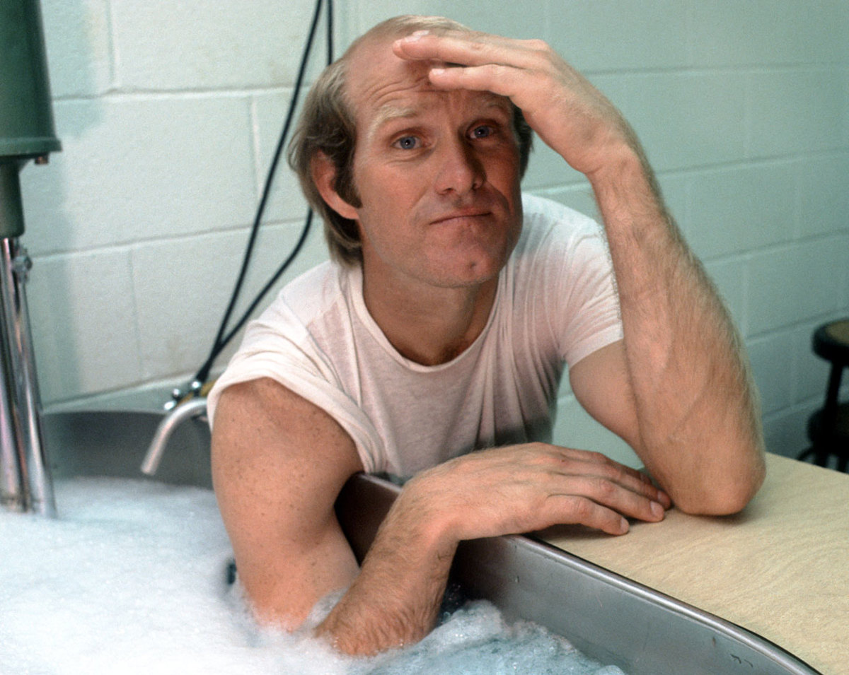 1983-Terry-Bradshaw-soaking-elbow.jpg