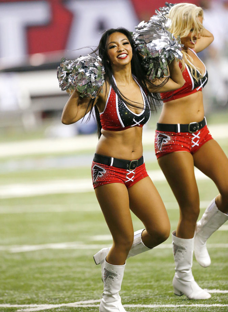 Atlanta-Falcons-cheerleaders-AP890750179897_14.jpg
