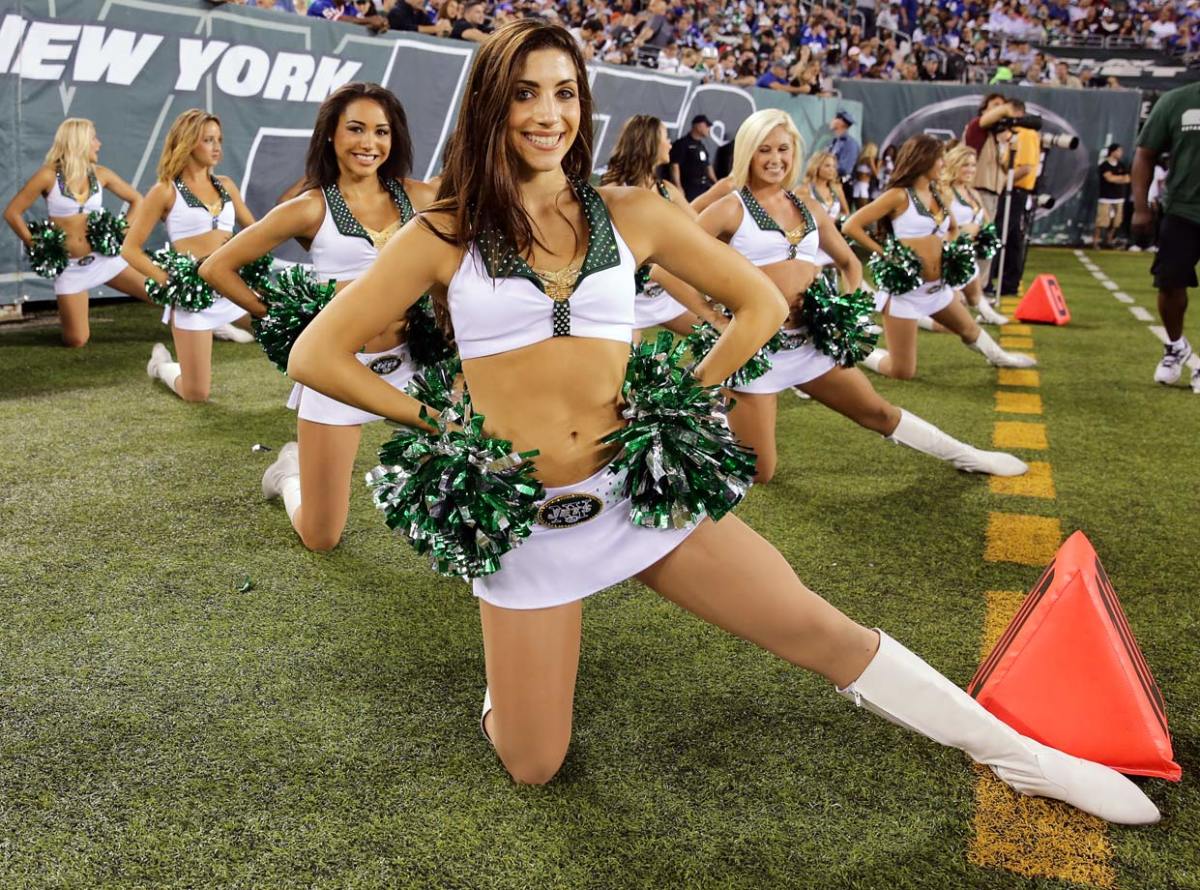New-York-Jets-Flight-Crew-cheerleaders-AP344853670434_2.jpg
