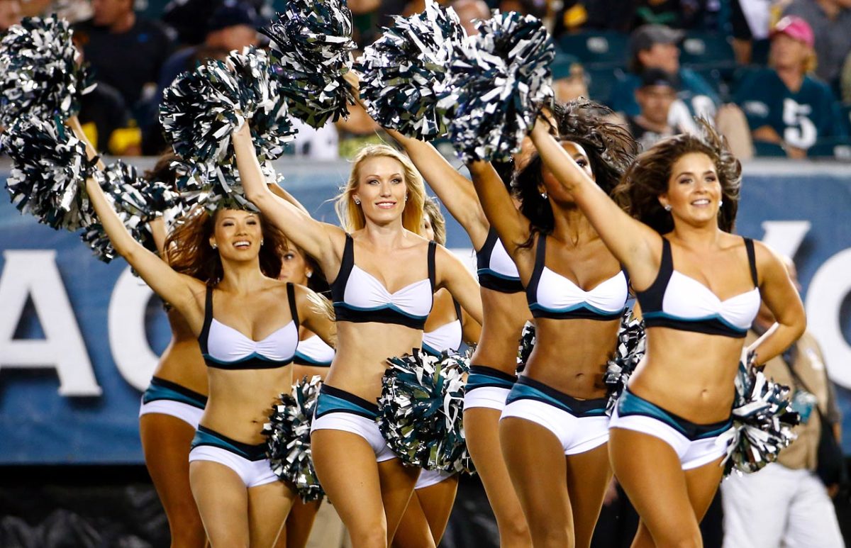 Philadelphia-Eagles-cheerleaders-AP264661173474_12.jpg