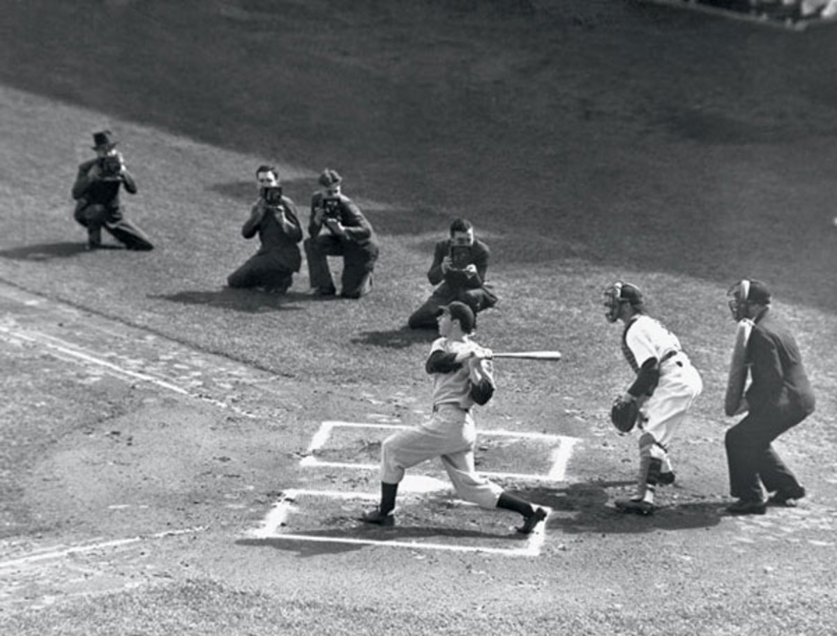 Joe DiMaggio :: Corbis