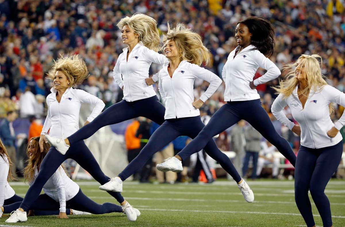 New-England-Patriots-cheerleaders-AP365785312113_0.jpg
