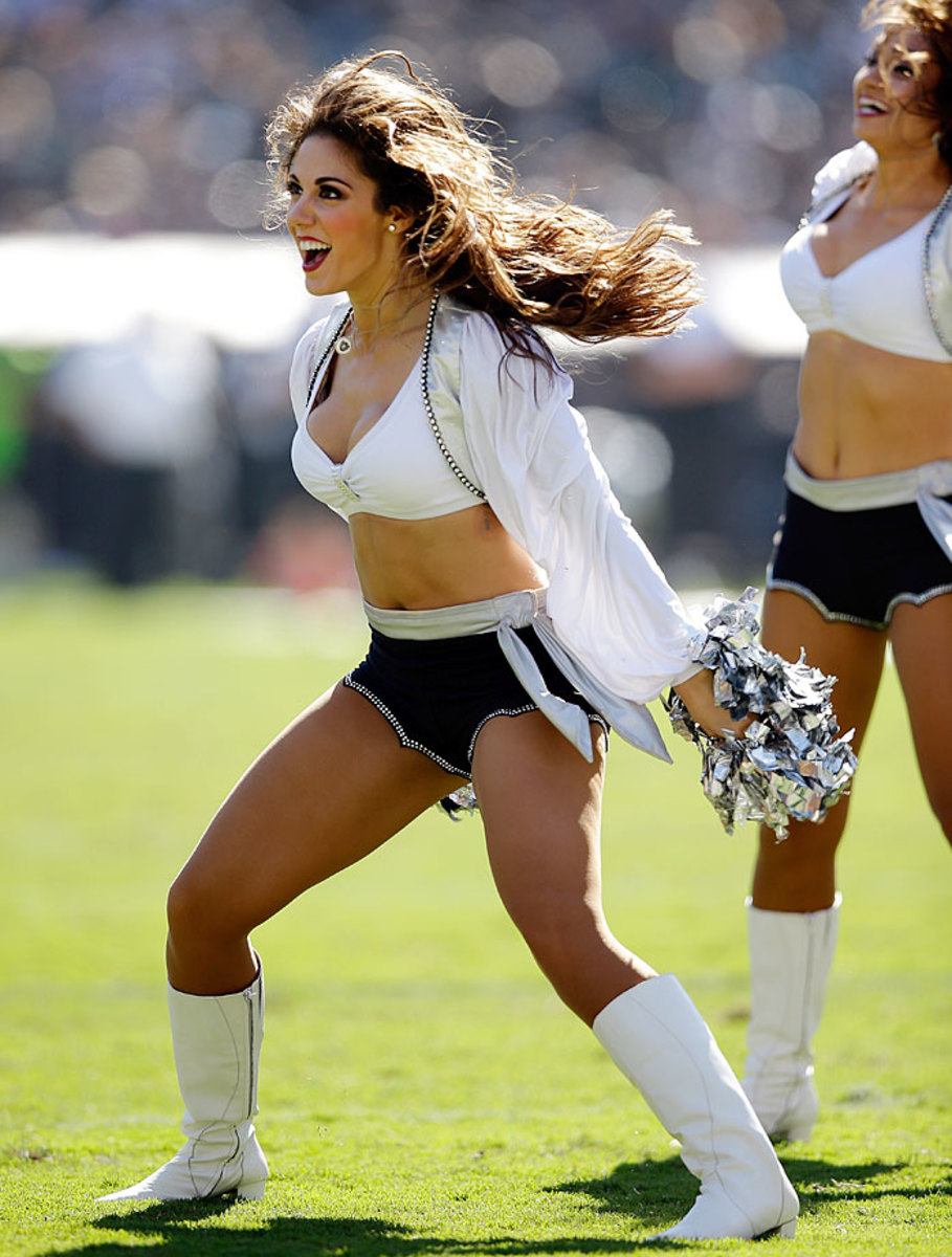 Oakland-Raiders-Raiderettes-cheerleaders-457514928_10.jpg