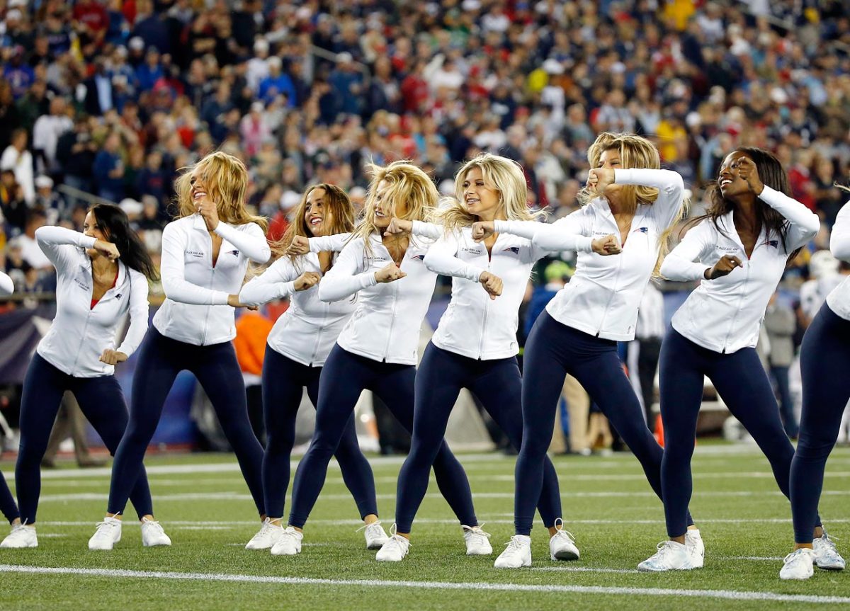 New-England-Patriots-cheerleaders-AP400834137653_1.jpg