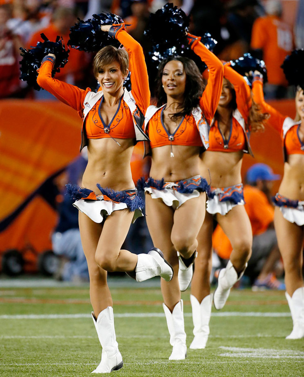 Denver-Broncos-cheerleaders-AP47547973917_10.jpg