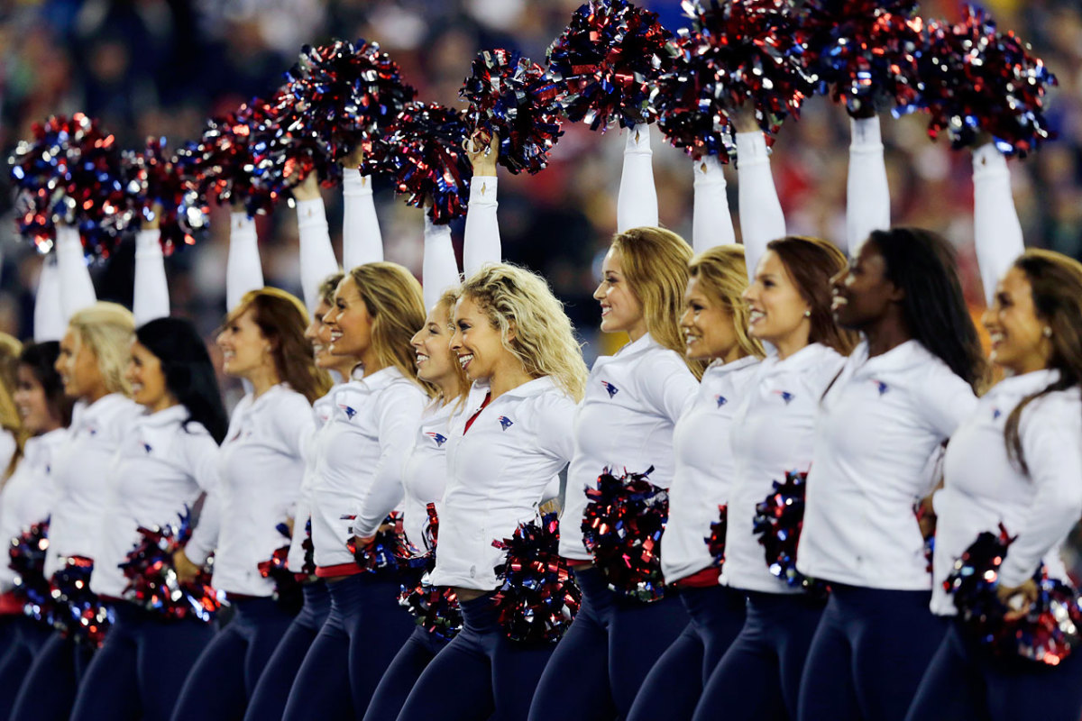 New-England-Patriots-cheerleaders-AP573045848439_4.jpg