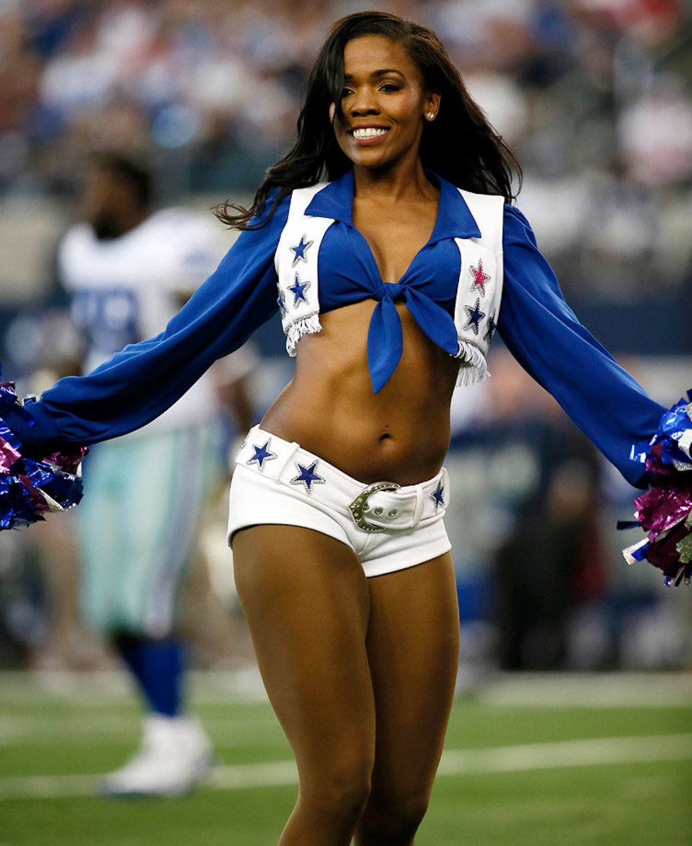Dallas-Cowboys-cheerleaders-AP391314305067_17.jpg