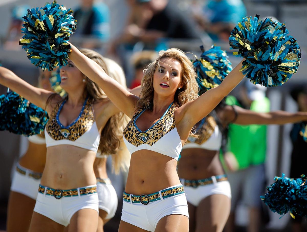 Jacksonville-Jaguars-The-ROAR-cheerleaders-AP401234775253_4.jpg