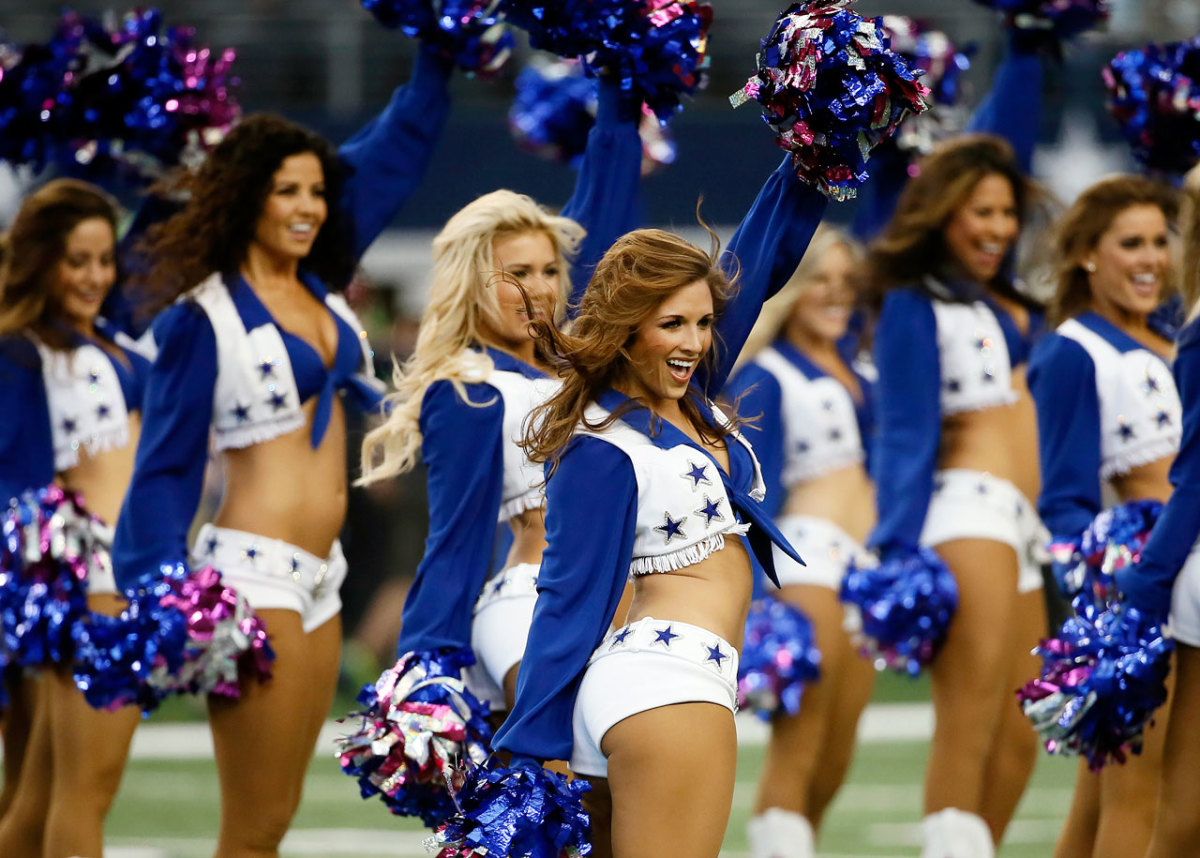 Dallas-Cowboys-cheerleaders-AP566983808007_12.jpg