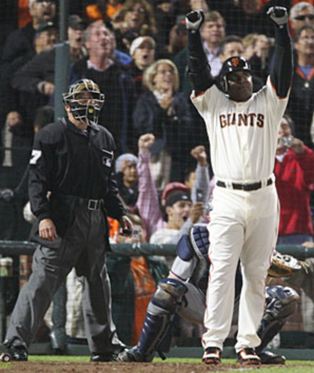 Barry Bonds broke Aaron's record in 2007 with far fewer people paying attention.