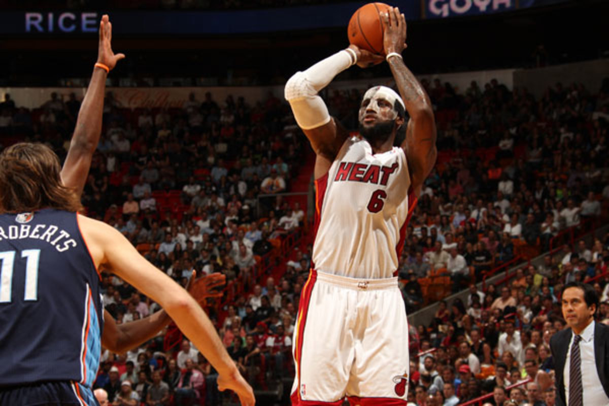 Lebron James shot (Issac Baldizon/NBAE via Getty Images)