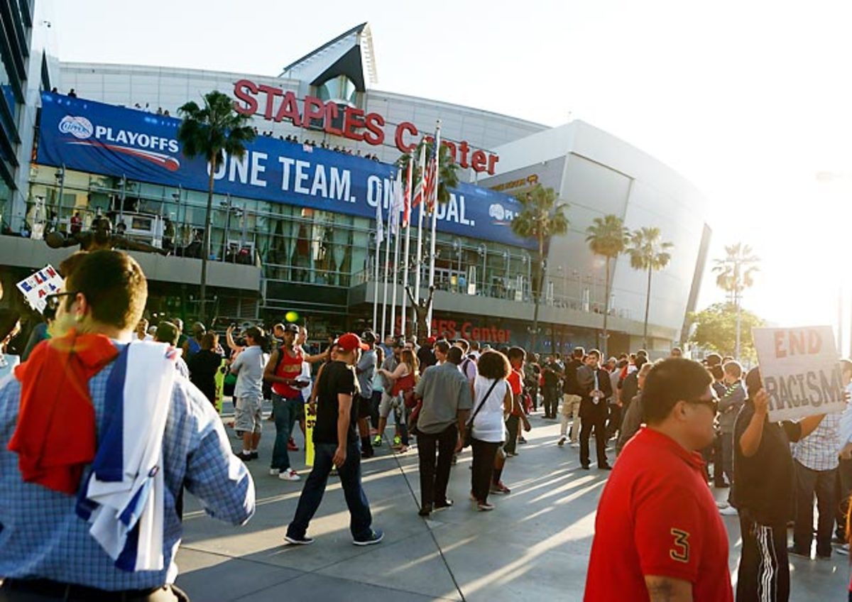 140430101639-clippers-fans-x158159-tk1-545-single-image-cut.jpg