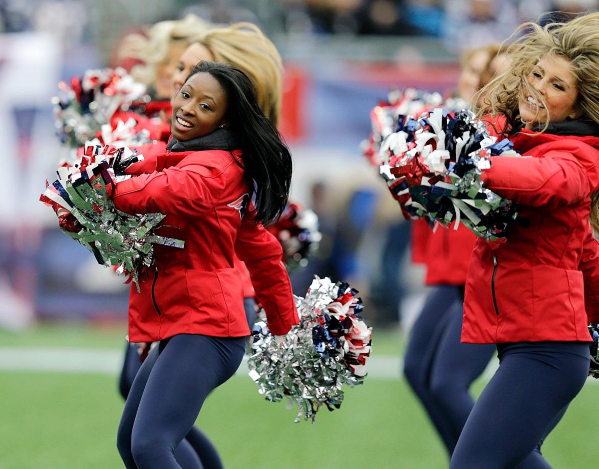 New-England-Patriots-cheerleaders-AP880490666185_2.jpg