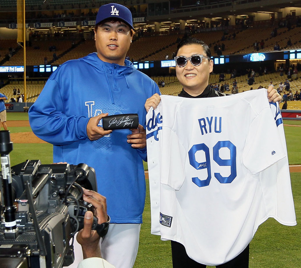 hyun-jin-ryu-psy.jpg
