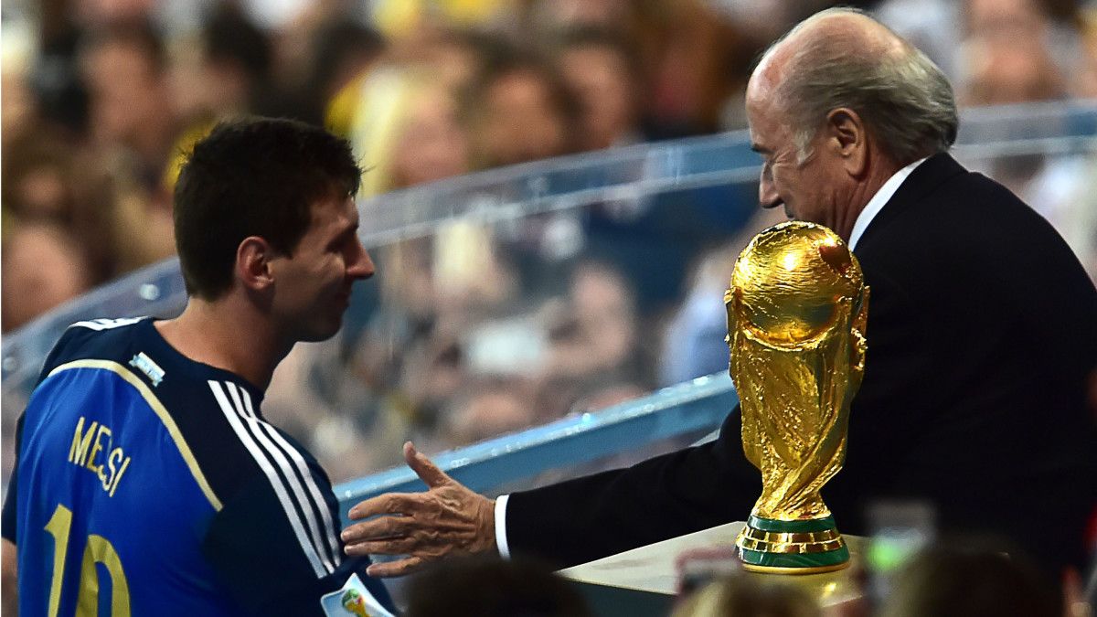 Diego Maradona says Argentina's Lionel Messi unworthy of Golden Ball