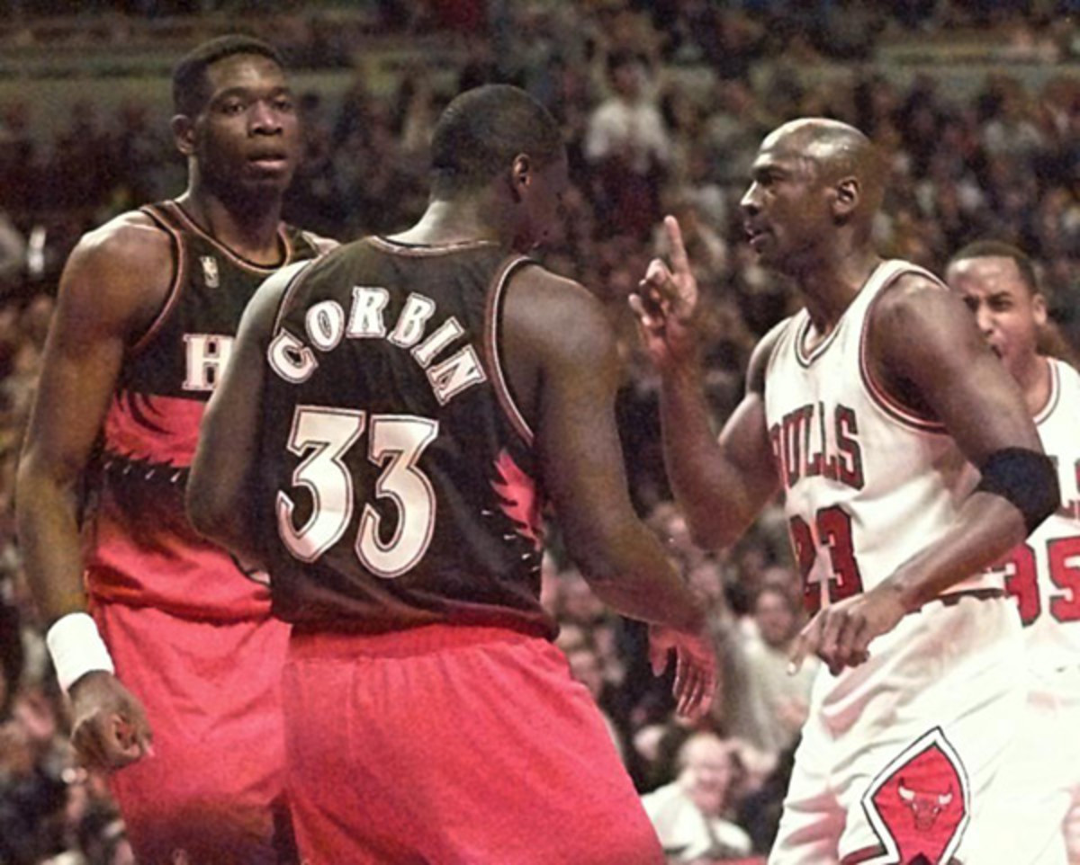 Michael Jordan, Dikembe Mutombo and Tyrone Corbin :: Jeff Haynes/AFP/Getty Images)