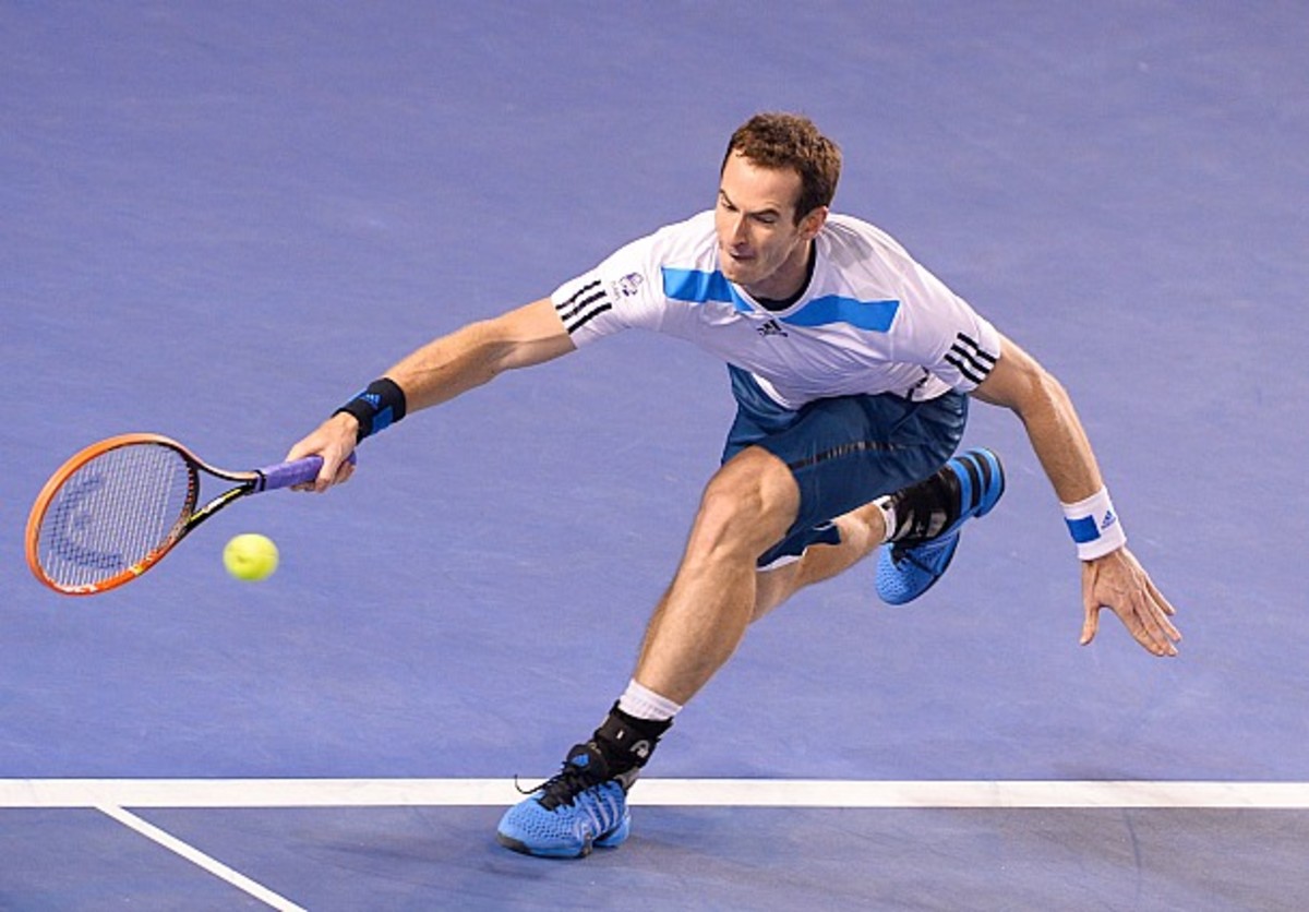 Murray gets stretched. (William West/AFP/Getty Images)
