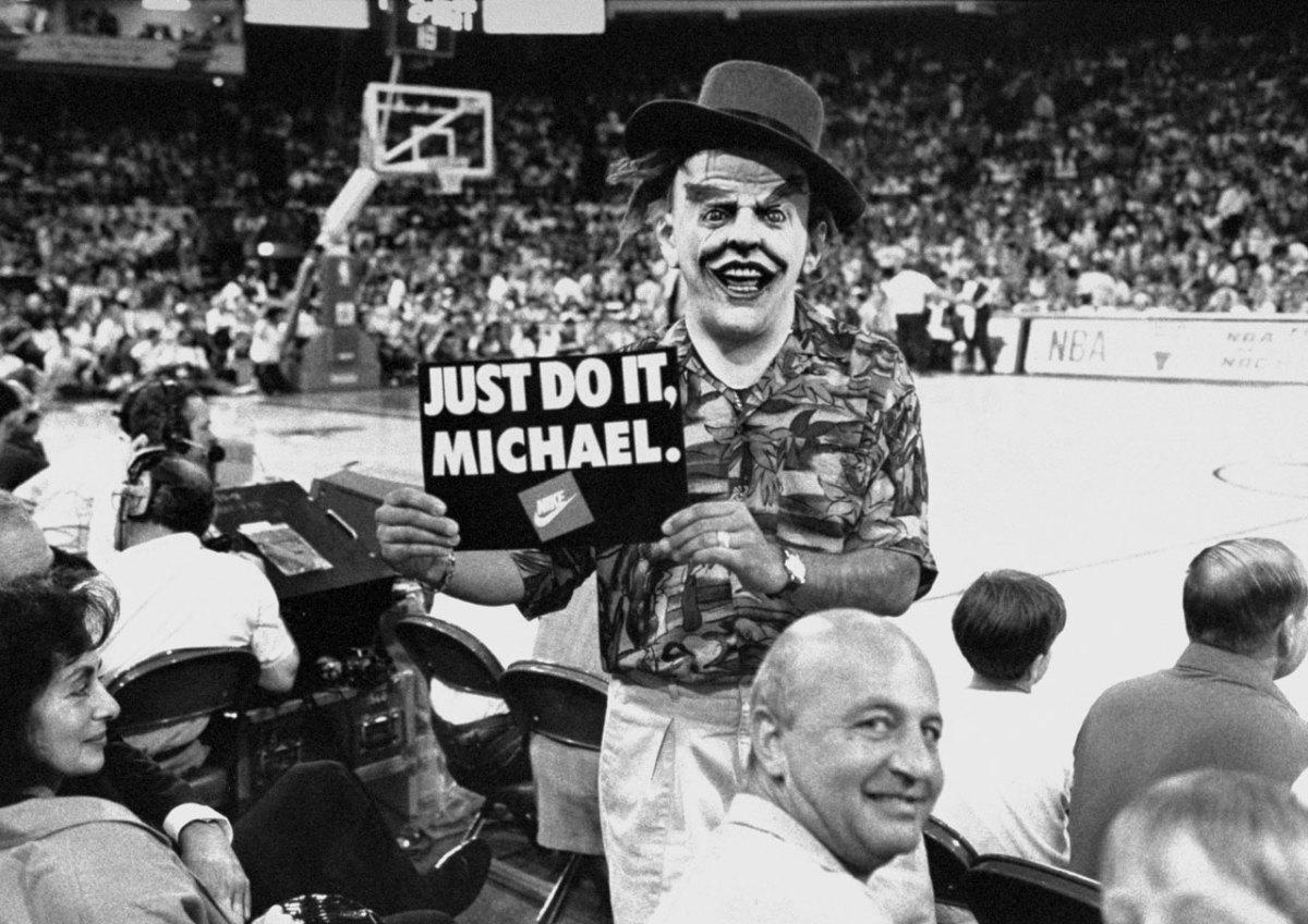 1991-Bulls-fan-Joker-mask.jpg