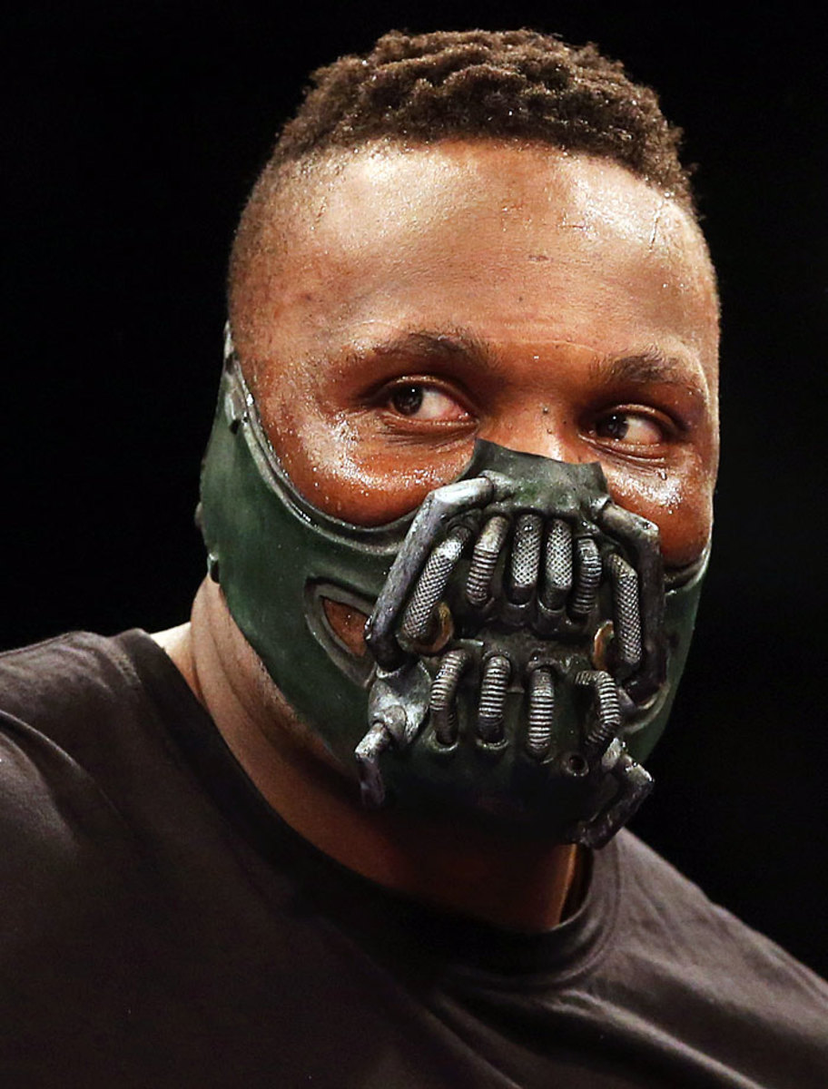 2013-Dereck-Chisora-Bane-mask.jpg