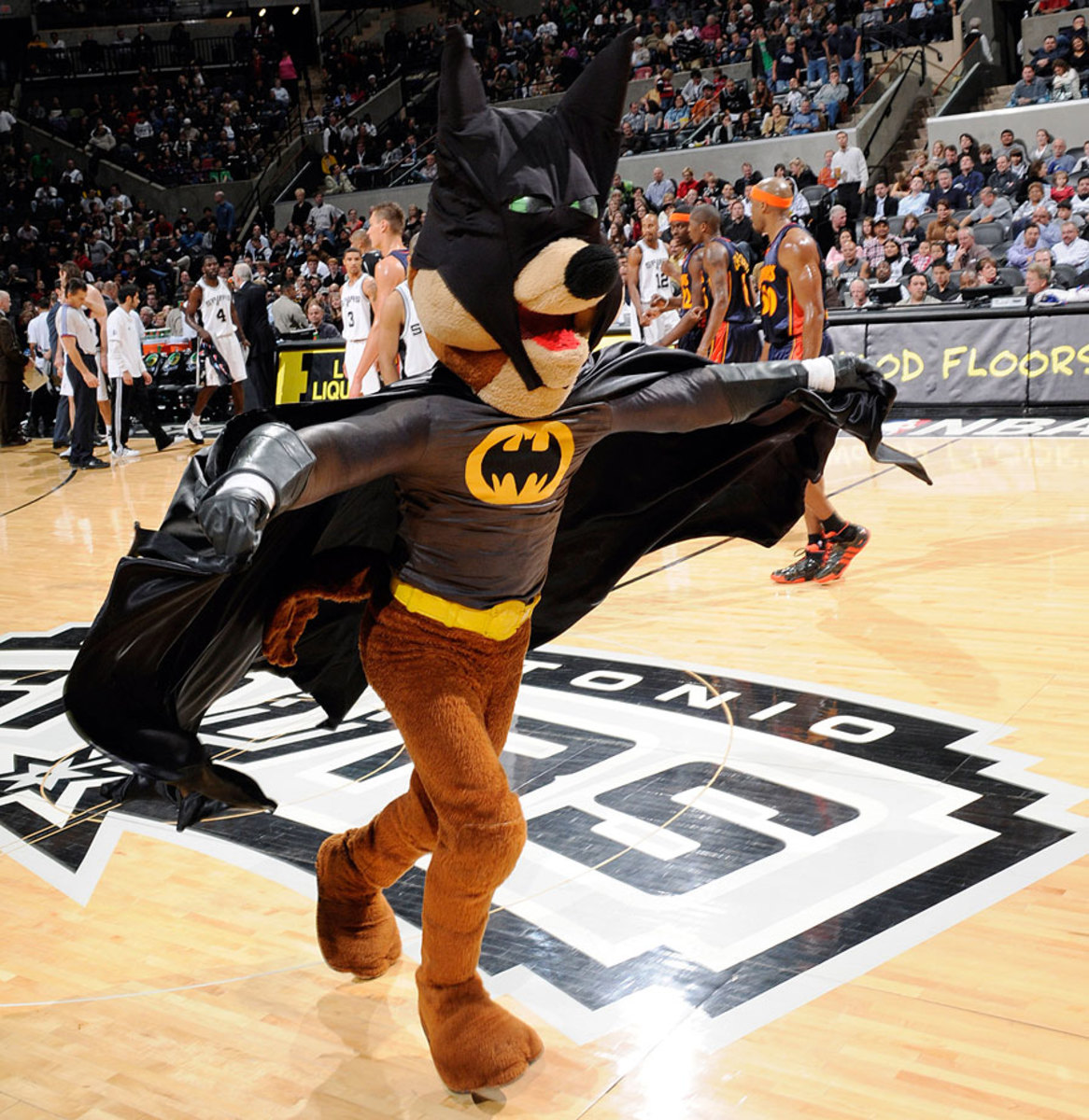 2008-Spurs-mascot-Coyote-Batman.jpg