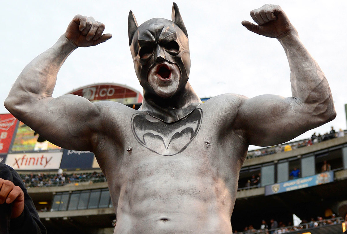 2012-Raiders-Batman-fan.jpg