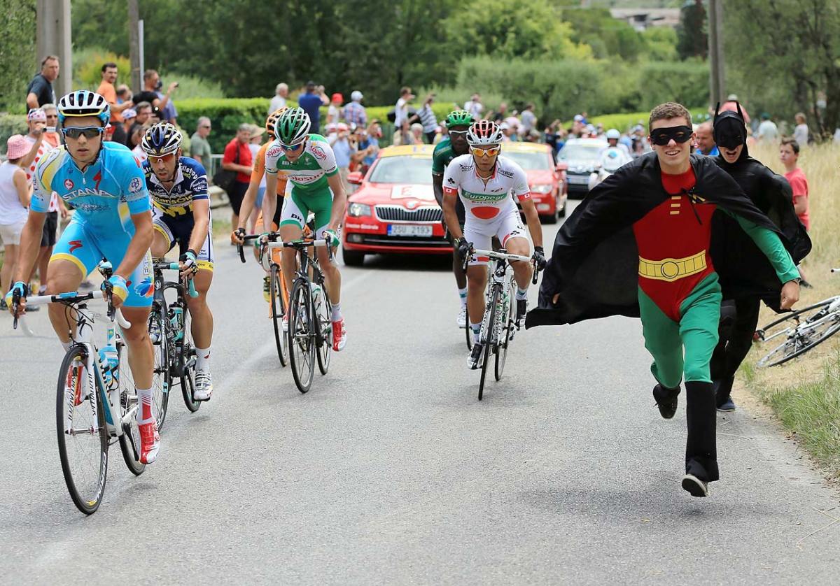 2013-Tour-de-France-Batman-Robin-fans.jpg