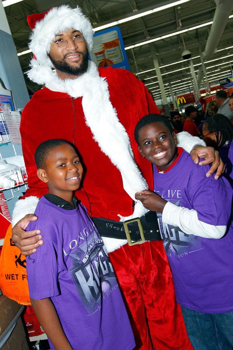 demarcus-cousins-santa.jpg
