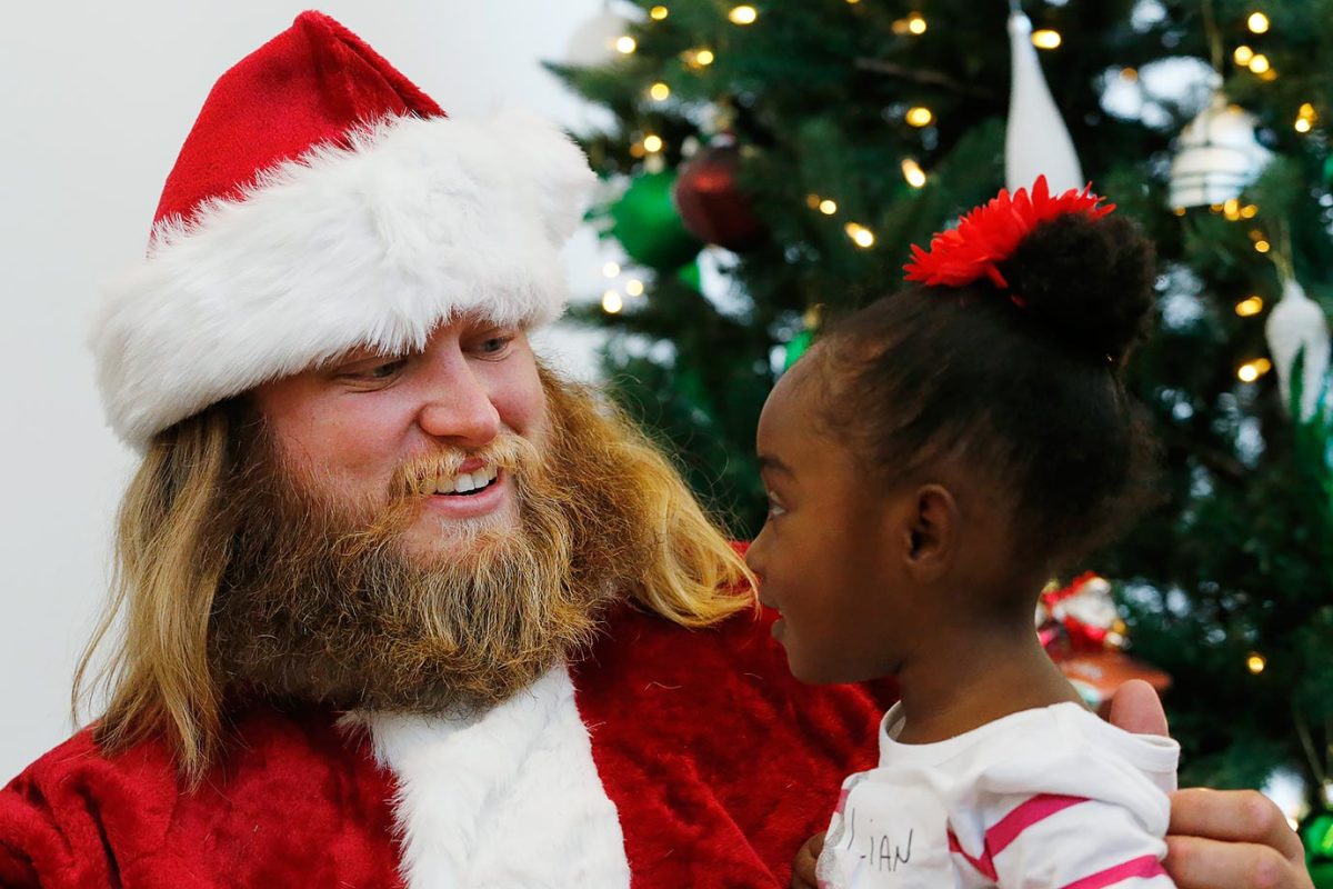 2015-Nick-Mangold-Santa-Claus.jpg