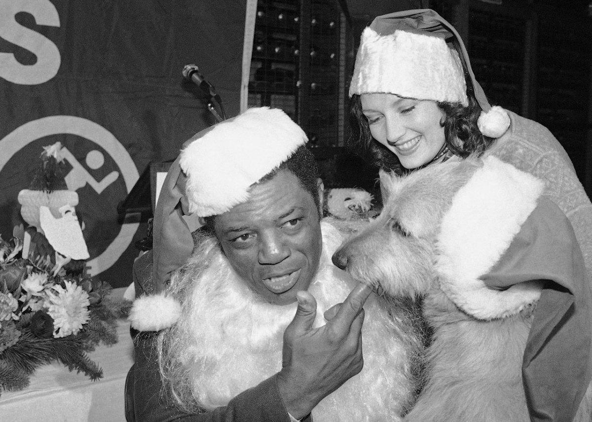 willie-mays-santa.jpg