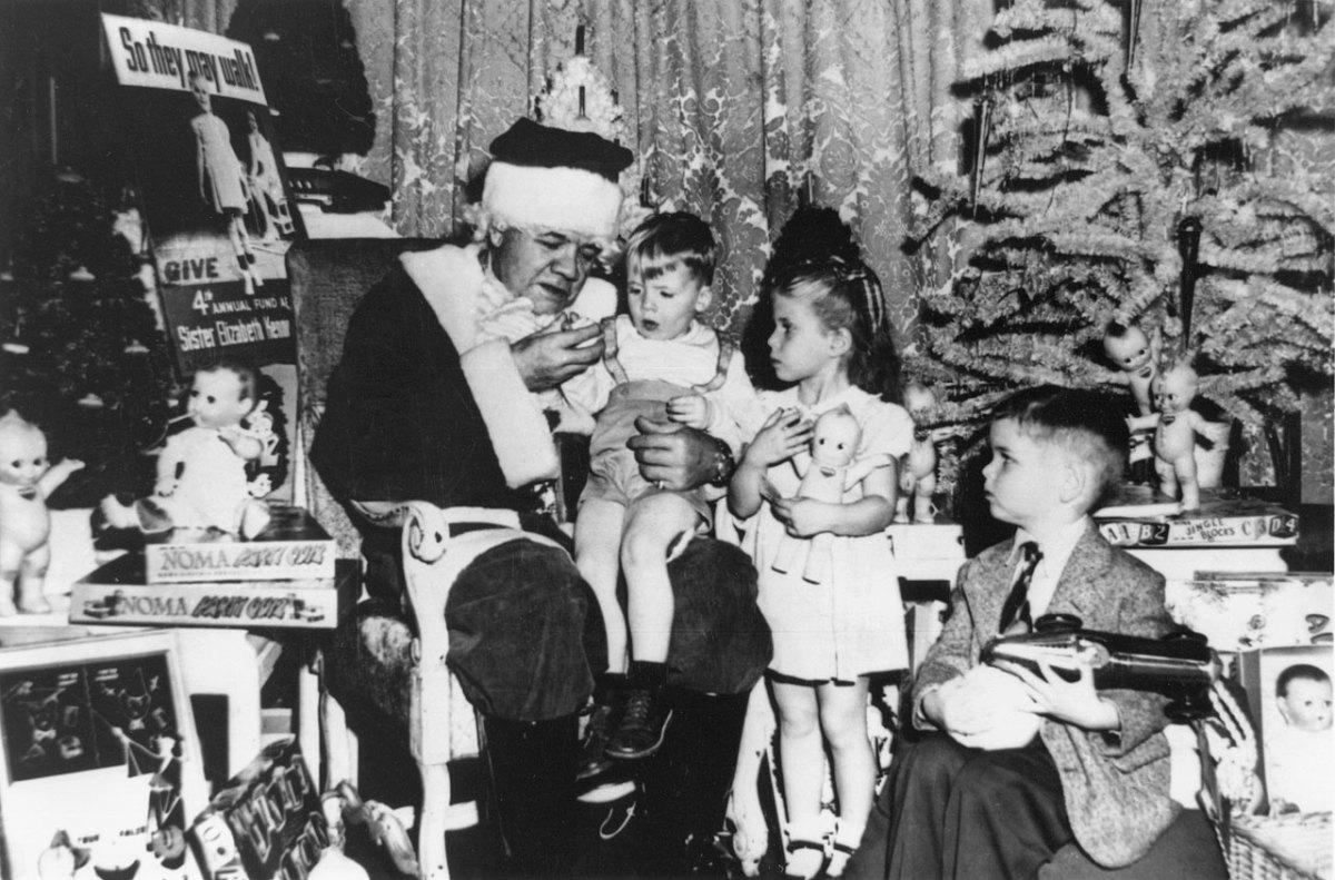 babe-ruth-santa_0.jpg
