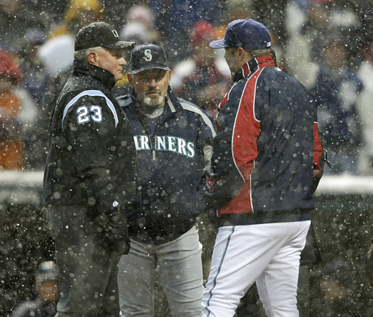 mariners-indians-snow.jpg