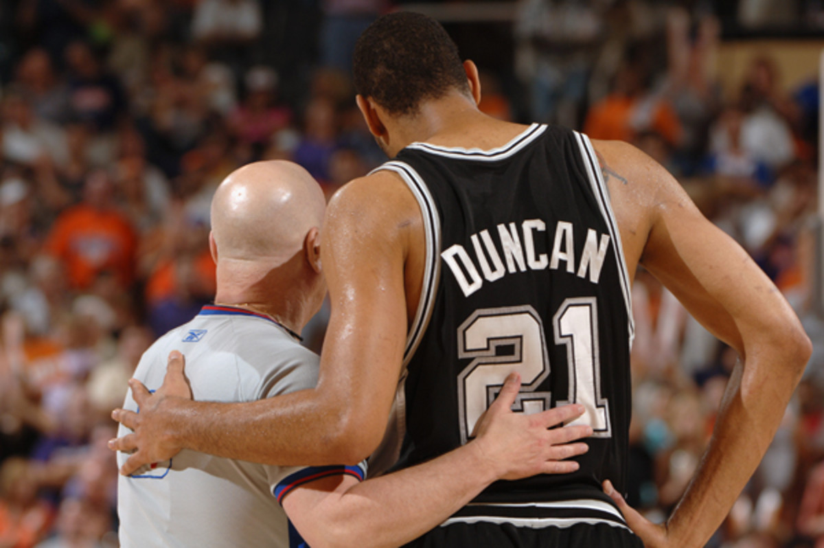 Tim Duncan and Joey Crawford :: Getty Images
