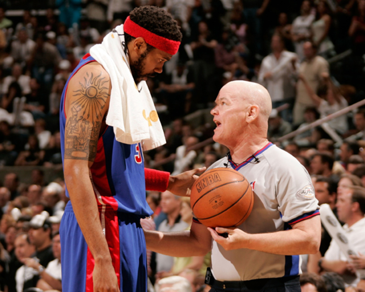 Rasheed Wallace and Joey Crawford :: Getty Images