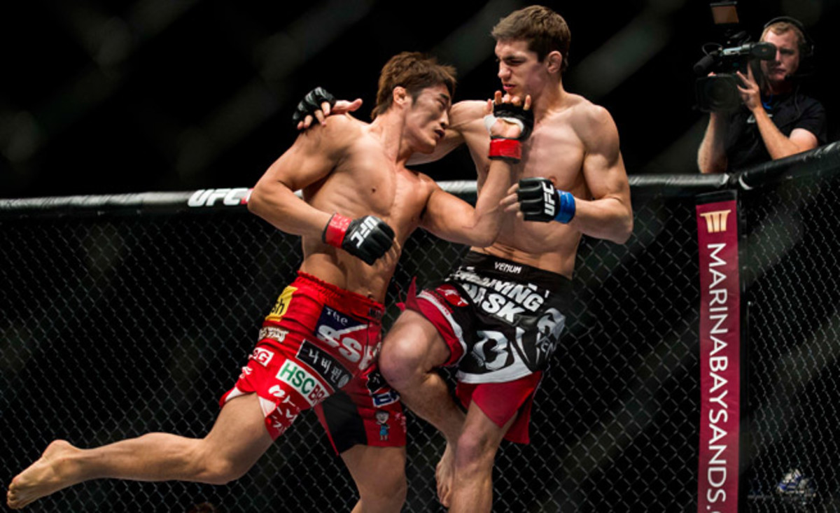 Dong Hyun Kim (L) knocked out John Hathaway in Macau in what were the early-morning hours in North America.