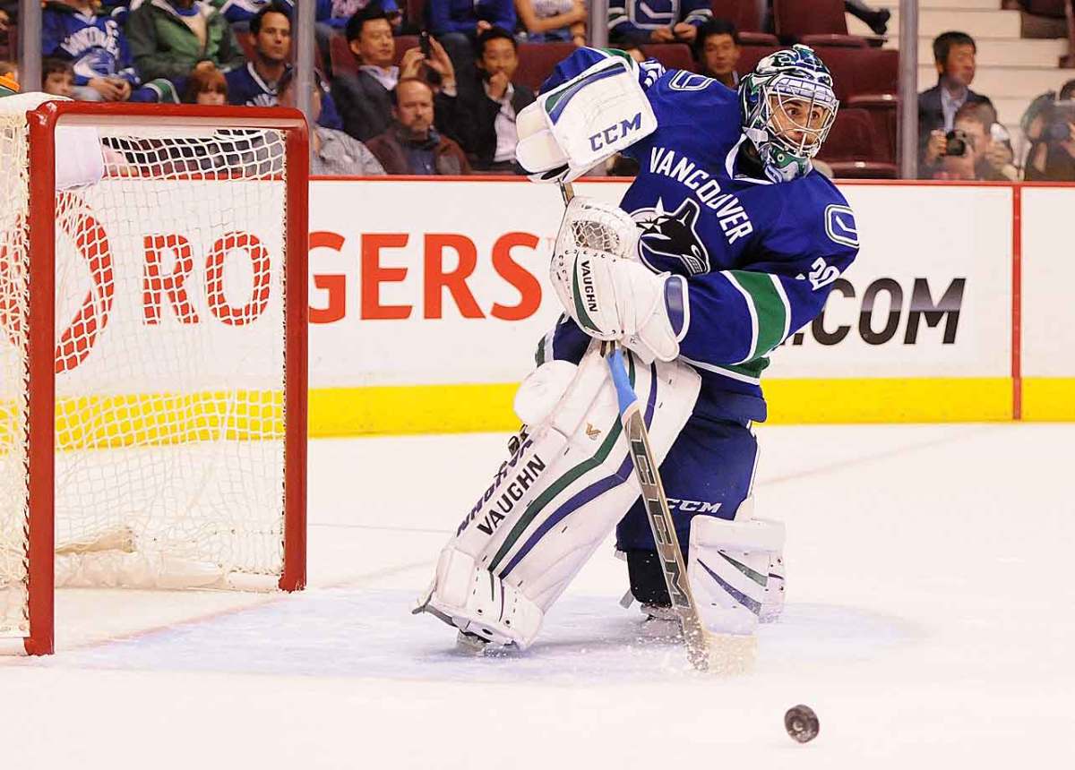 ryan-miller-canucks.jpg