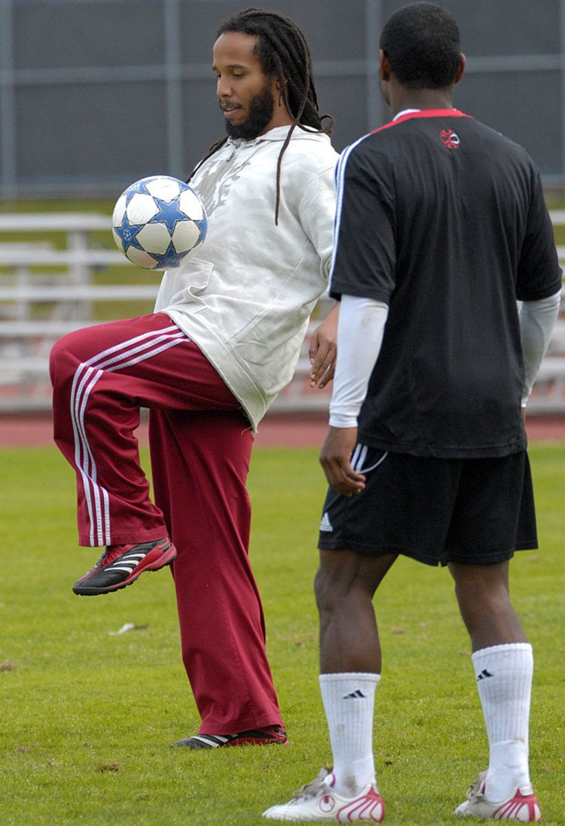 2006-Ziggy-Marley-soccer-scrimmage-Canada.jpg