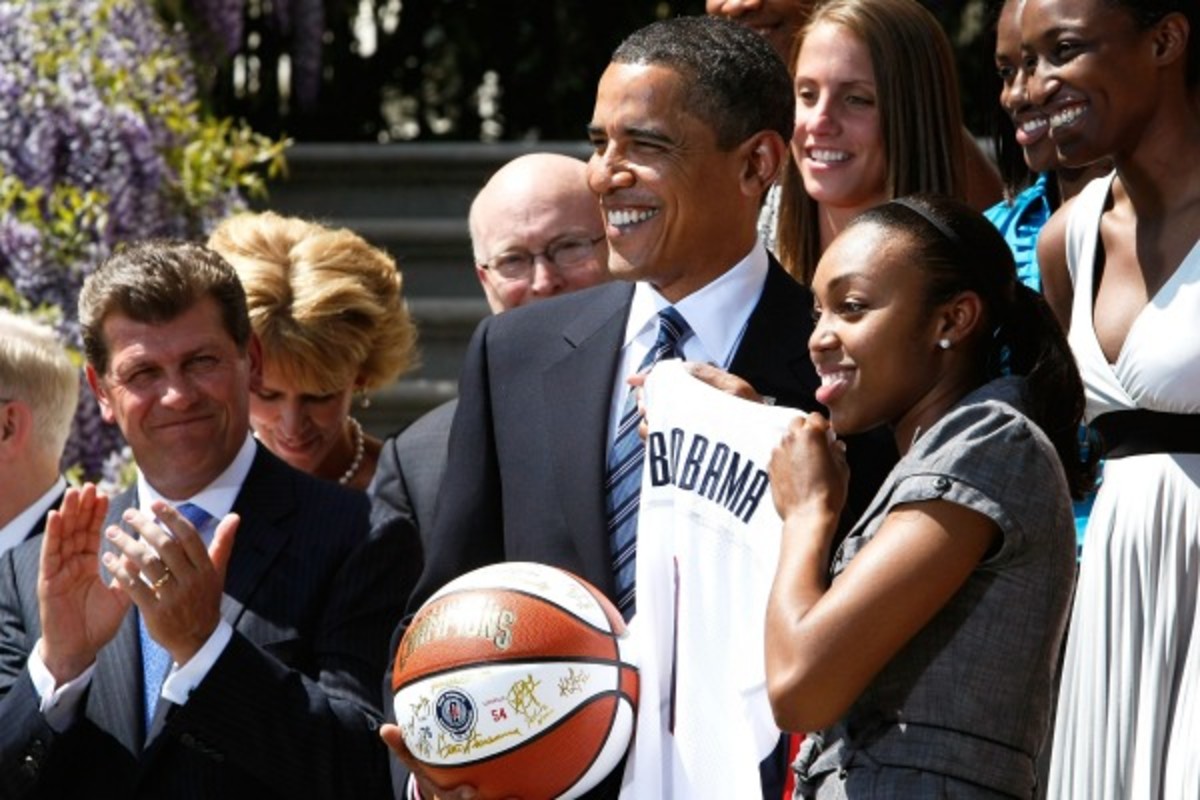 Geno Auriemma (left) and the Huskies have visited the White House before. (Alex Wong/Getty Images)